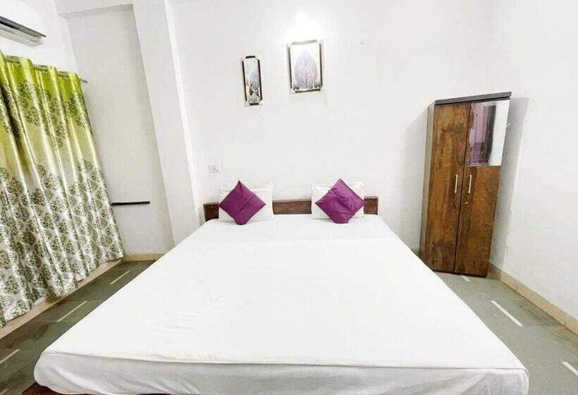 Oyo Hotel Queen Palace