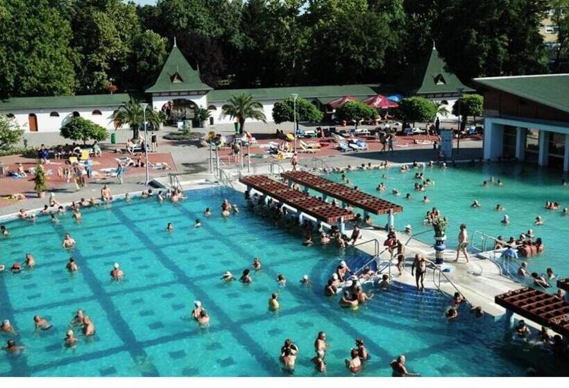 ペンション Apartment