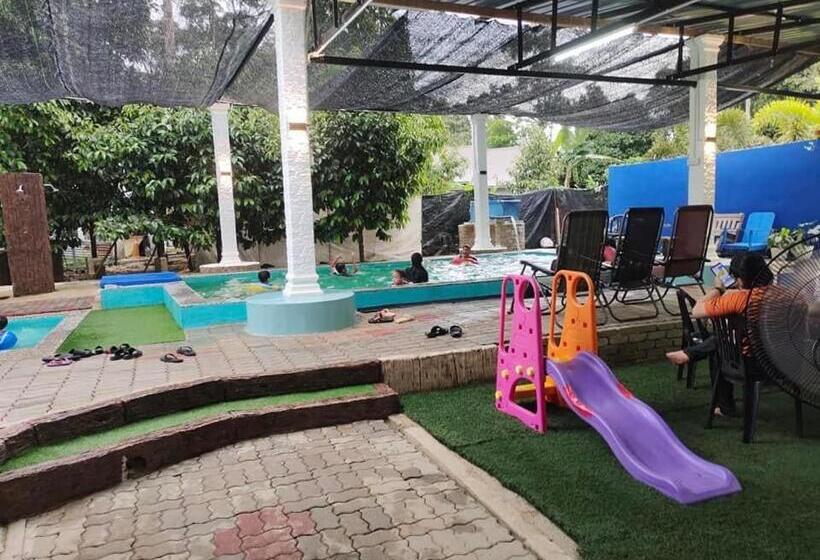 Pensjonat Chalet Kampung Yan