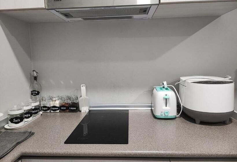 بنسيون Jesselton Quay Sea View