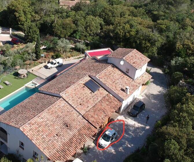 ペンション Romantique Cabane Perchée Avec Spa Vue Panoramique Le Mas Des Faraches Avec Sa Table D Hôte