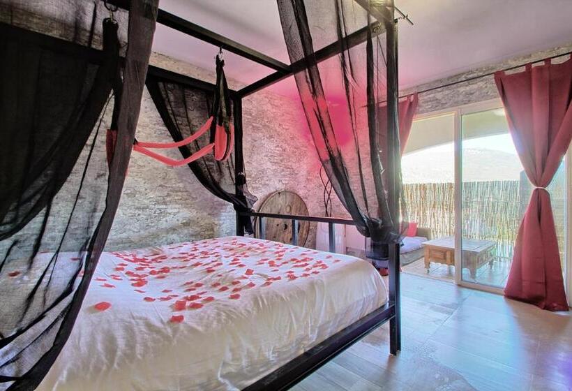 ペンション Romantique Cabane Perchée Avec Spa Vue Panoramique Le Mas Des Faraches Avec Sa Table D Hôte