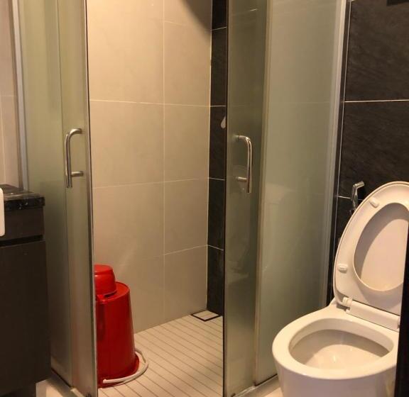 膳宿费 Medium Sized Bedroom, Girls Only In Country Garden Danga Bay, 2pax, Free Wifi, Parking