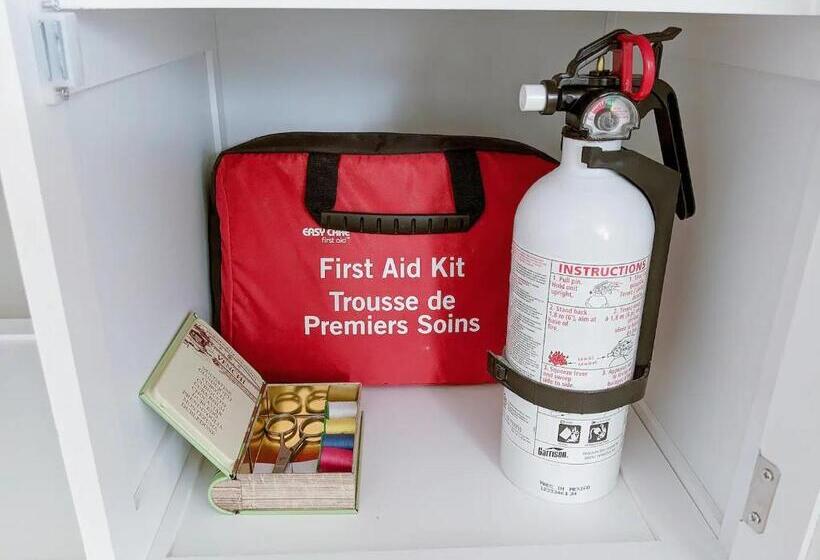 펜션 Private, Spacious, & Bright Home