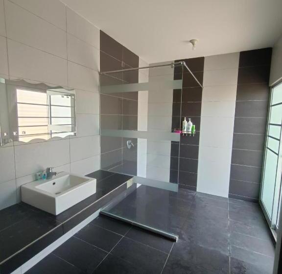 ペンション Pro Qaseh Room Stay , Darulaman Lake Home