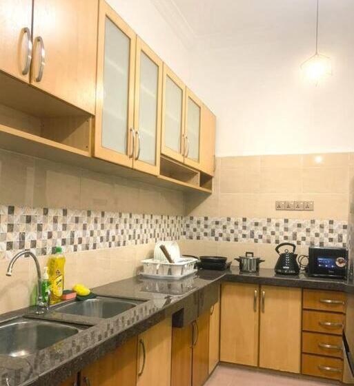 بنسيون Queen Room Semi Attached Bathroom Bukit Mertajam Alma Impian