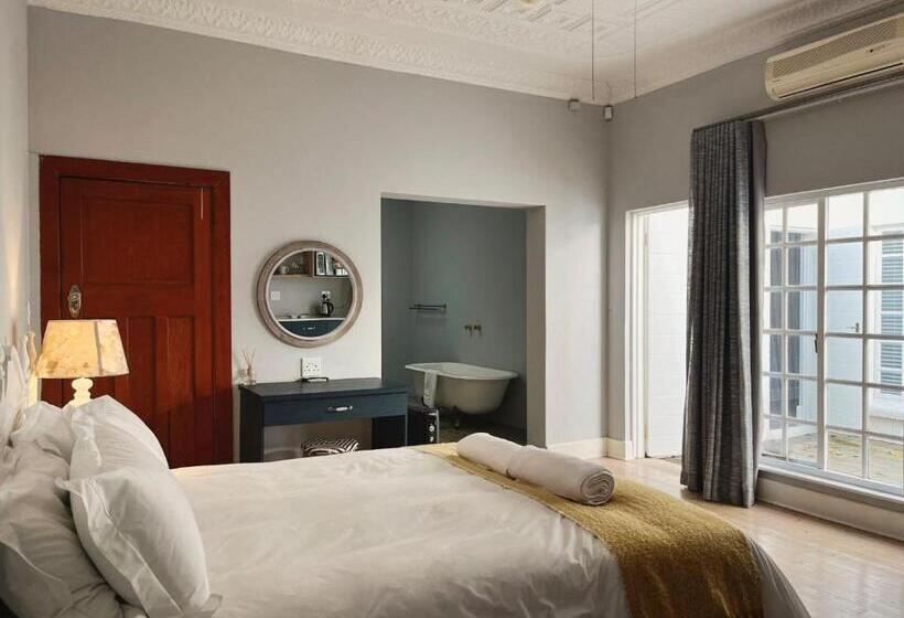 פנסיון Serenity Living