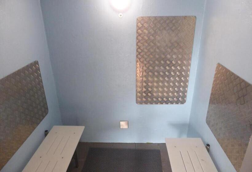 پانسیون The Edge Guest Rooms