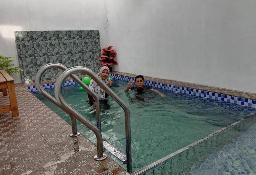 펜션 Waldan Homestsay Pantai Seberang Takir Unit D