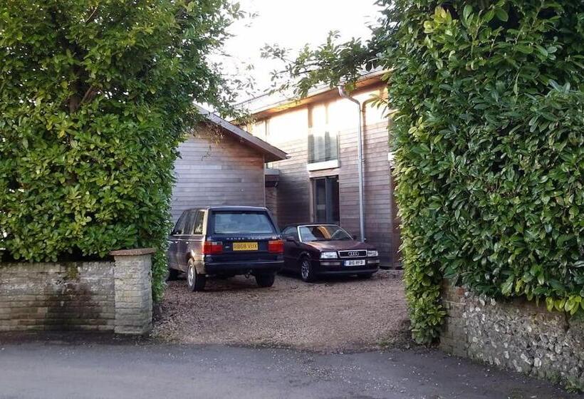 Pound Orchard Bed And Breakfast