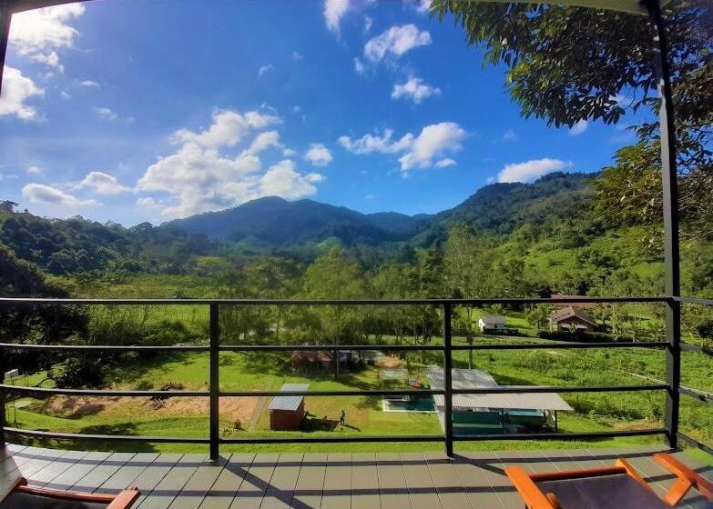 אתר נופש The Hill