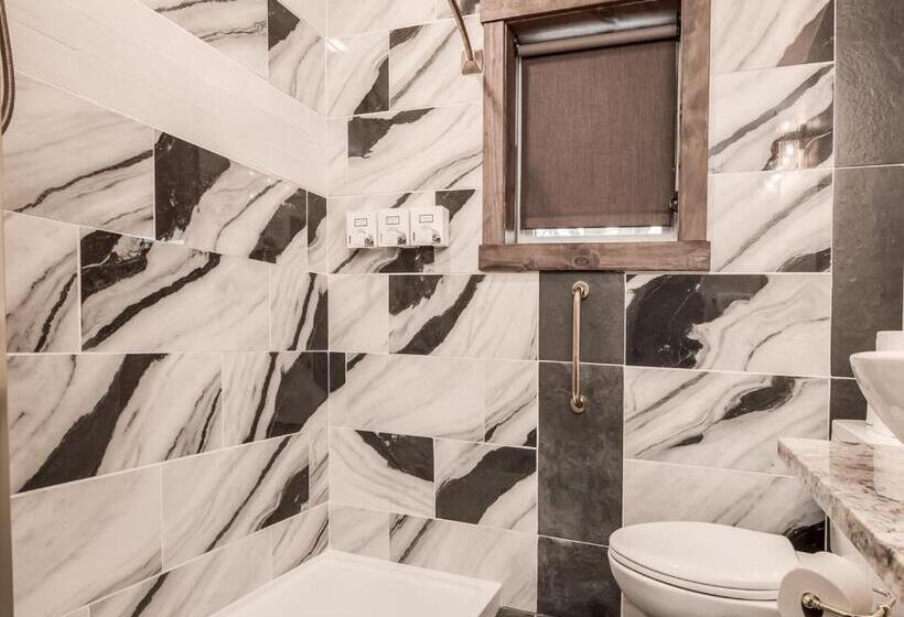 The Harbor Hotel Chic, Retro