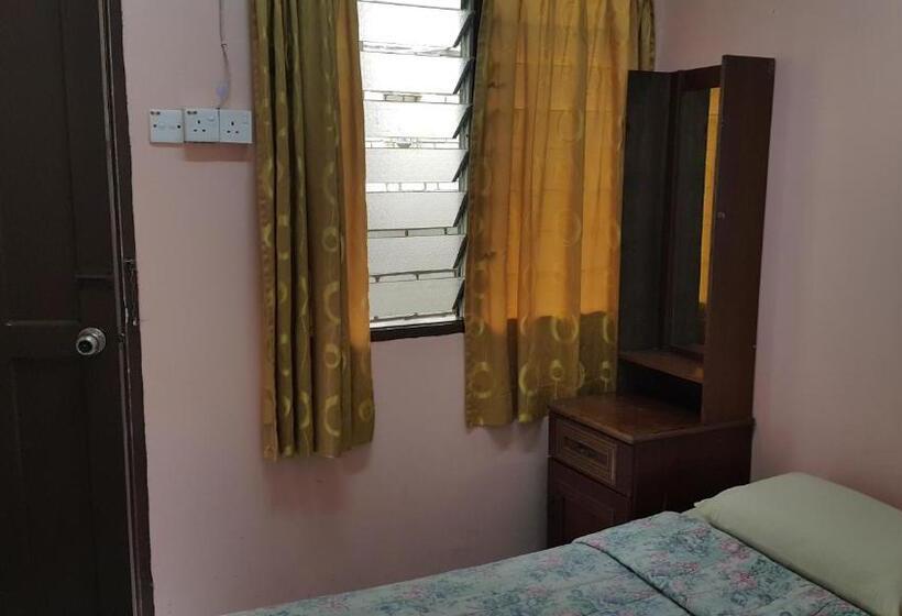 هاستل Alora Budget Inn