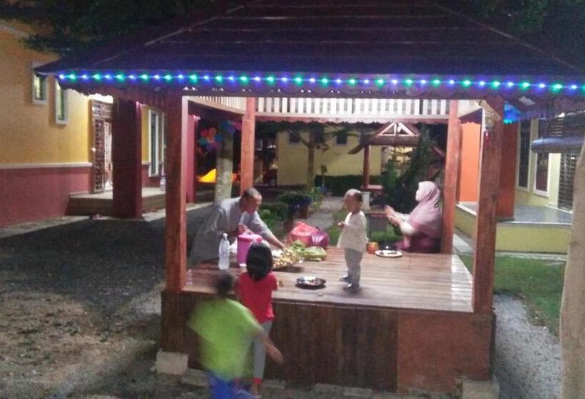 فندق صغير Chalet Kb Wakaf Kayu