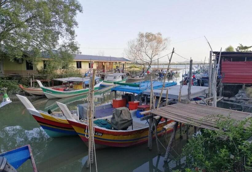 هاستل Teriang Village Inn