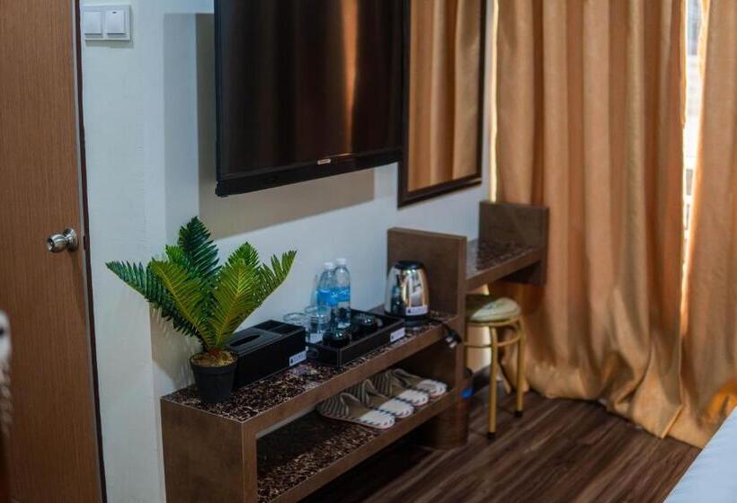 فندق صغير Times Traveller M.j