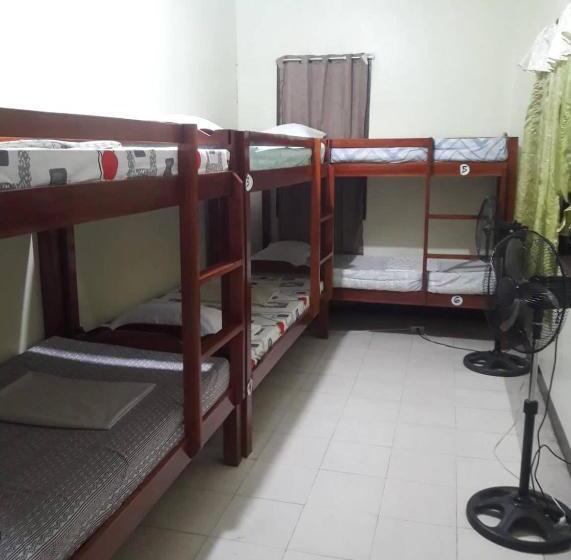 호스텔 Villa Travellers House