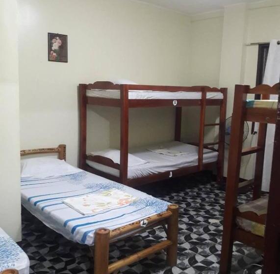 호스텔 Villa Travellers House