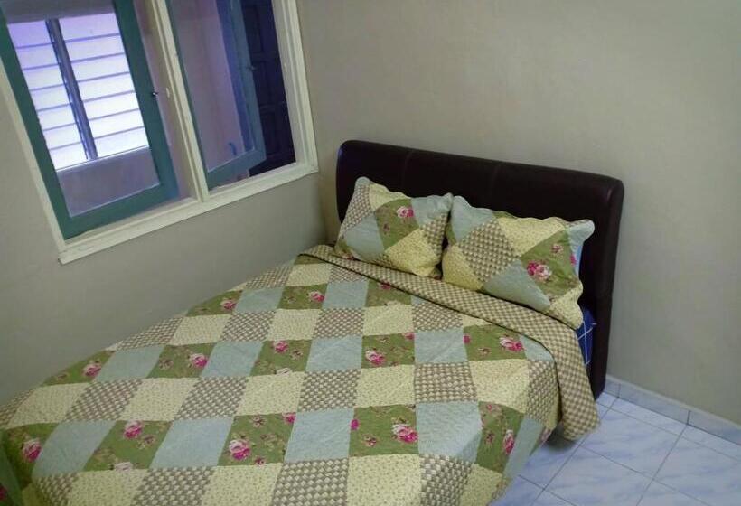 مبيت وإفطار Homestay Sejati