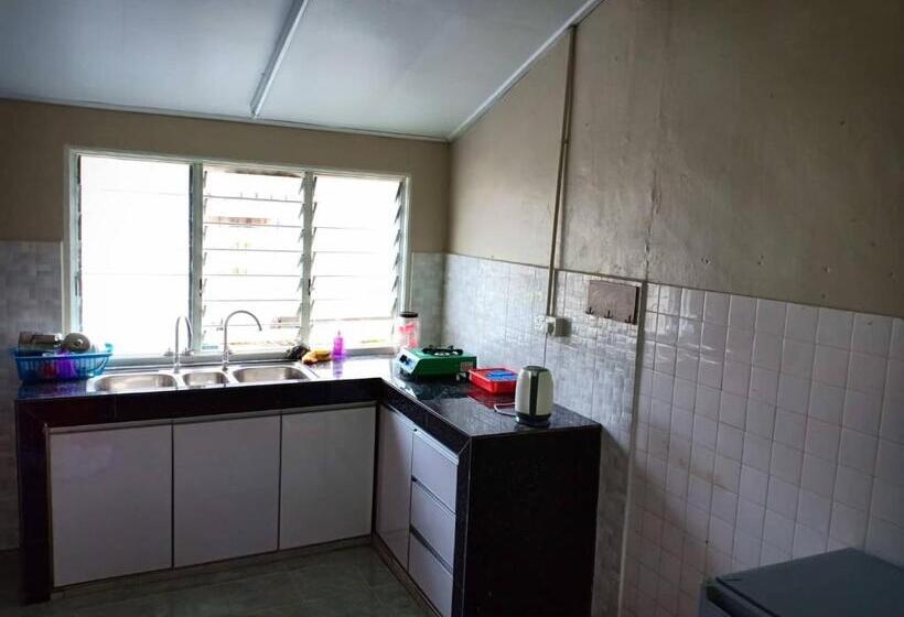 مبيت وإفطار Homestay Sejati