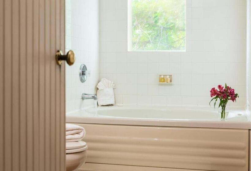 Bed and Breakfast Inn And Cabins At Vaucluse Spring