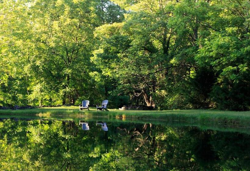 Bed and Breakfast Inn And Cabins At Vaucluse Spring