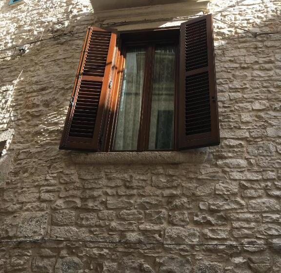تختخواب و صبحانه La Petite Maison