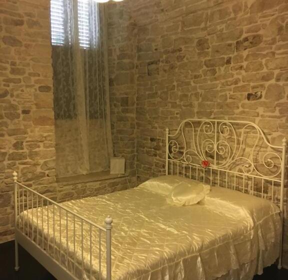 تختخواب و صبحانه La Petite Maison