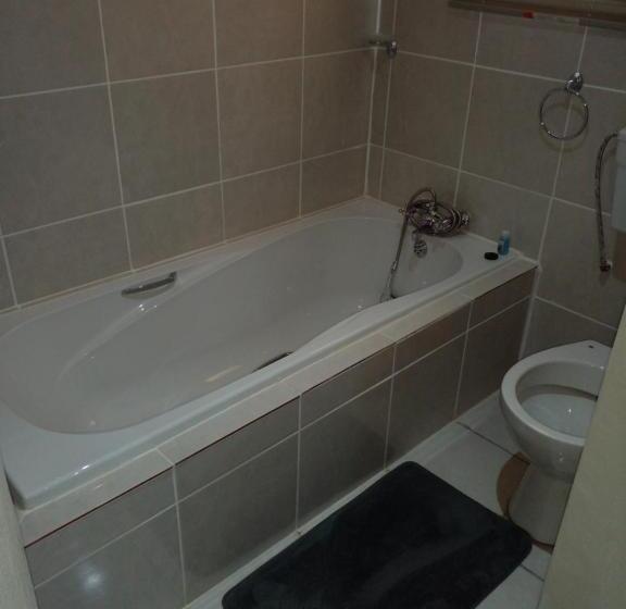 Bed and Breakfast Revival Guest House