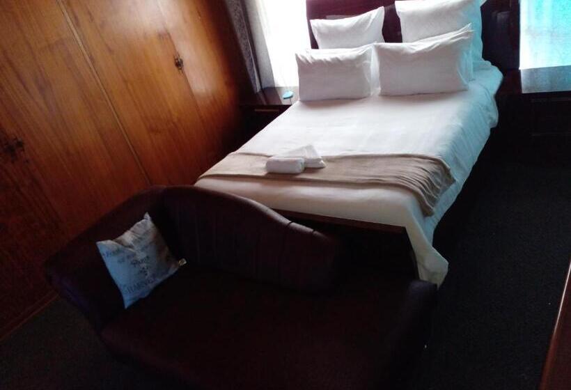 ベッドアンドブレックファースト Revival Guest House