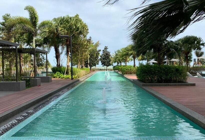 Deluxe Holiday Studio Suite At Timurbay With Seaview