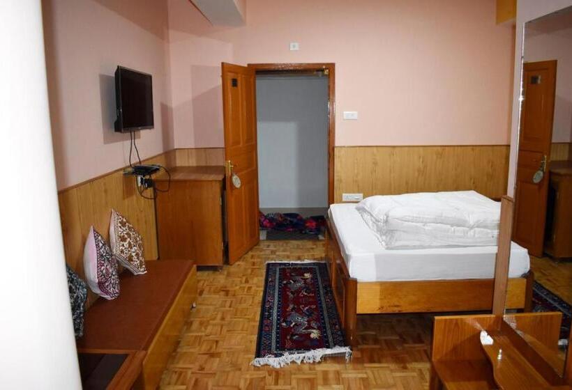 ホテル Alpine Guest House