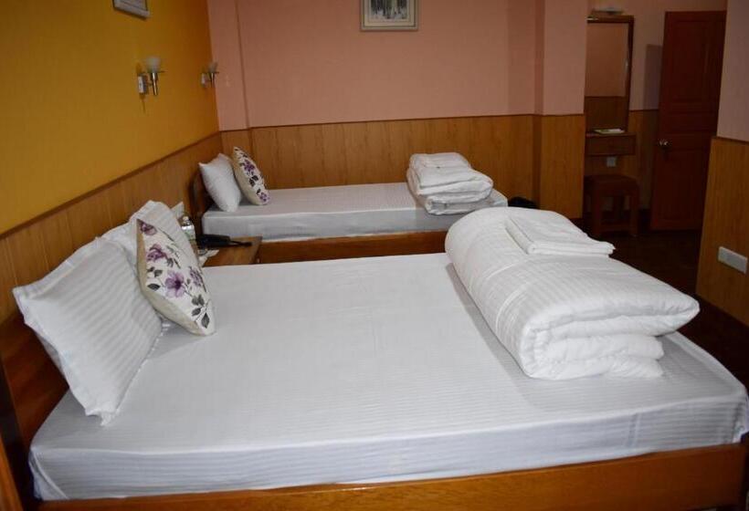 ホテル Alpine Guest House