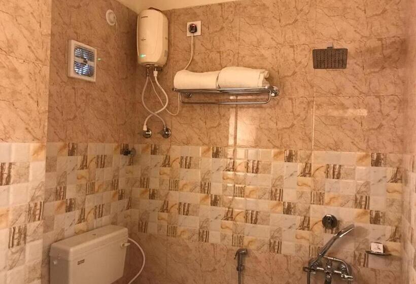 فندق Gharana Resort !! Best Family Resort Near Kolkata With Swimming Pool !!