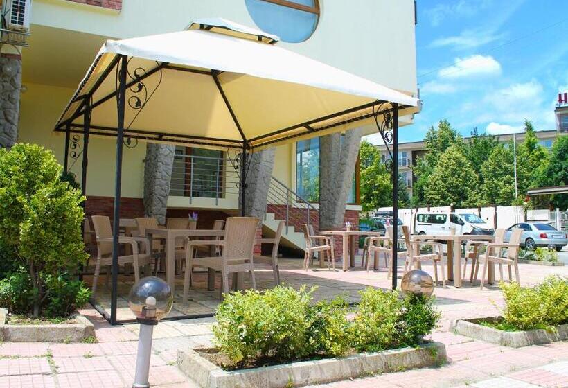 בית מלון כפרי M2