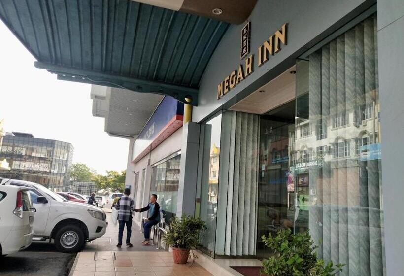 فندق Megah Inn