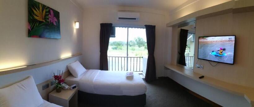 בית מלון כפרי Serdang Lake View Resort