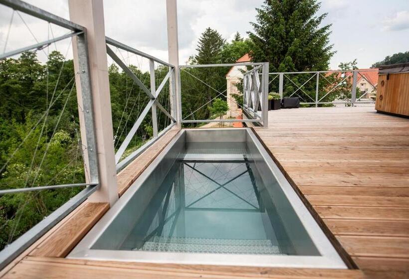 فندق Tvrz Krassa