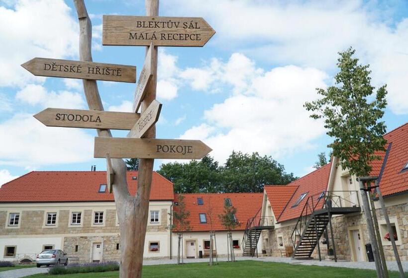 فندق Tvrz Krassa