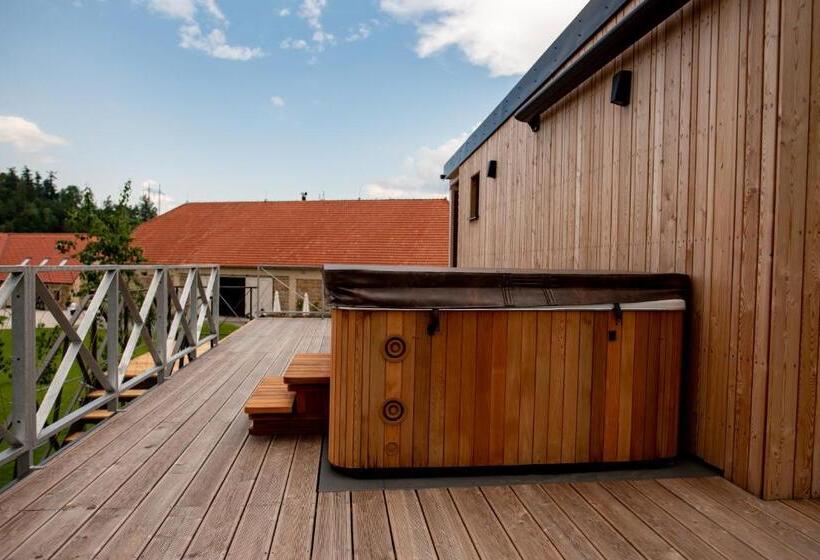 فندق Tvrz Krassa