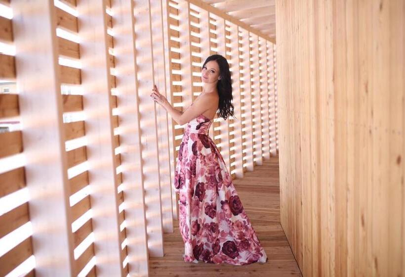 فندق Tvrz Krassa