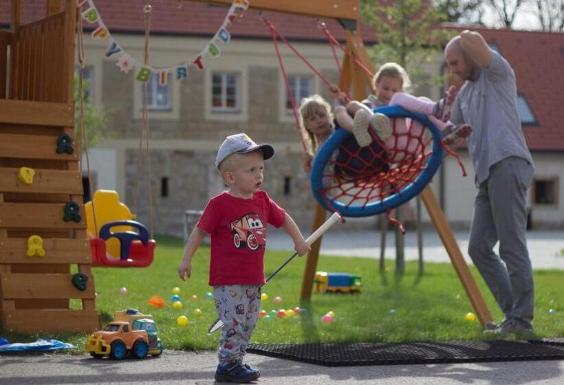 فندق Tvrz Krassa