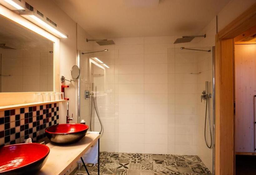 فندق Tvrz Krassa