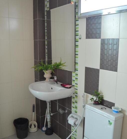 Modern Room At Sabai Sabai Homestay Ayutthaya