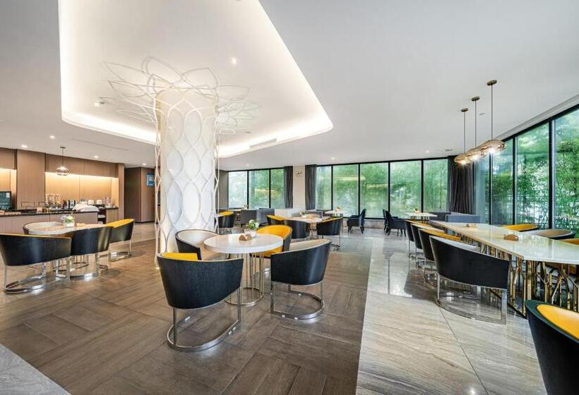 Orange Hotel Shanghai Hongqiao Airport Caoan Road Branch Free Hongqiao Airport & Hongqiao Train St