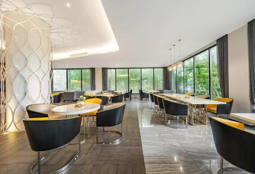 Orange Hotel Shanghai Hongqiao Airport Caoan Road Branch Free Hongqiao Airport & Hongqiao Train St