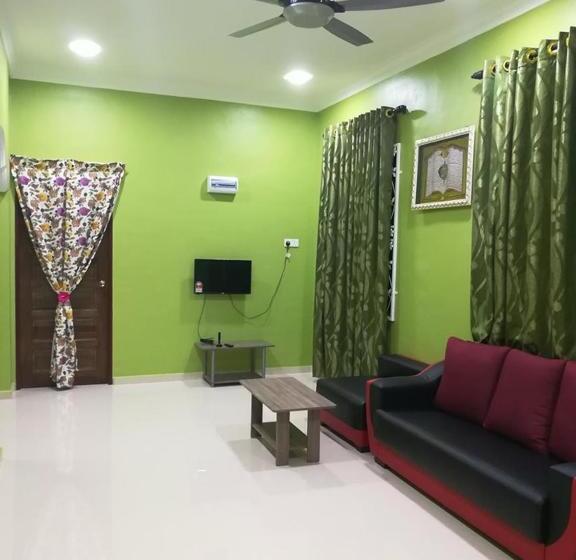 بنسيون Homestay Damai Yusmila