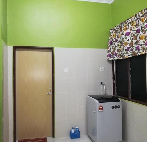 بنسيون Homestay Damai Yusmila