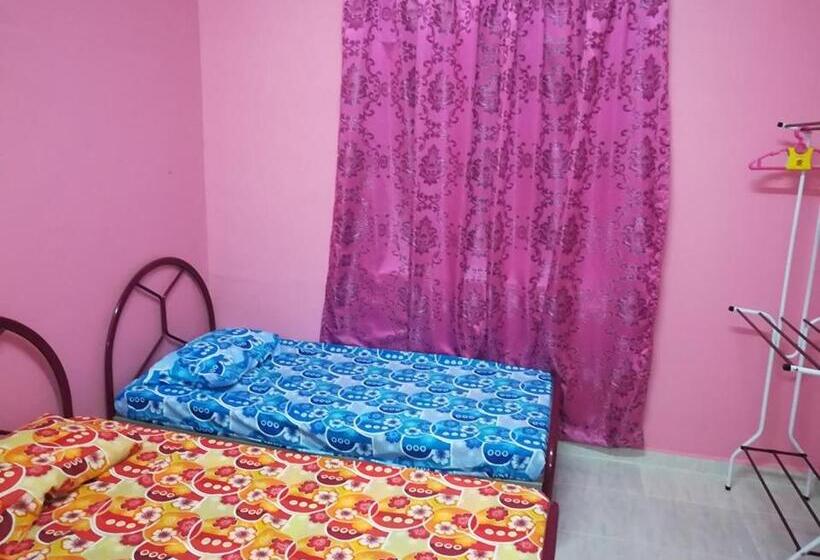 بنسيون Homestay Damai Yusmila