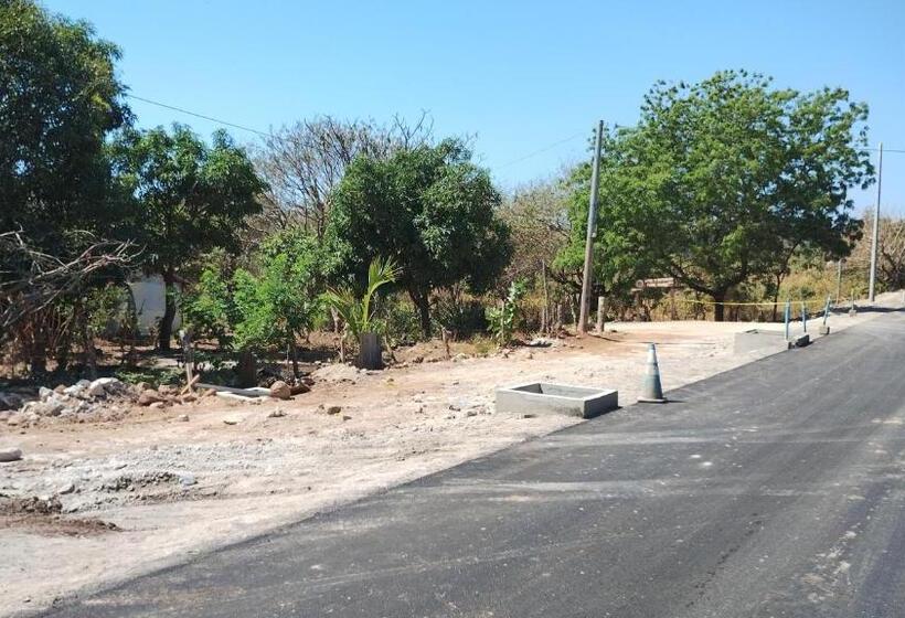 بنسيون Pelicano Surf Camp 2